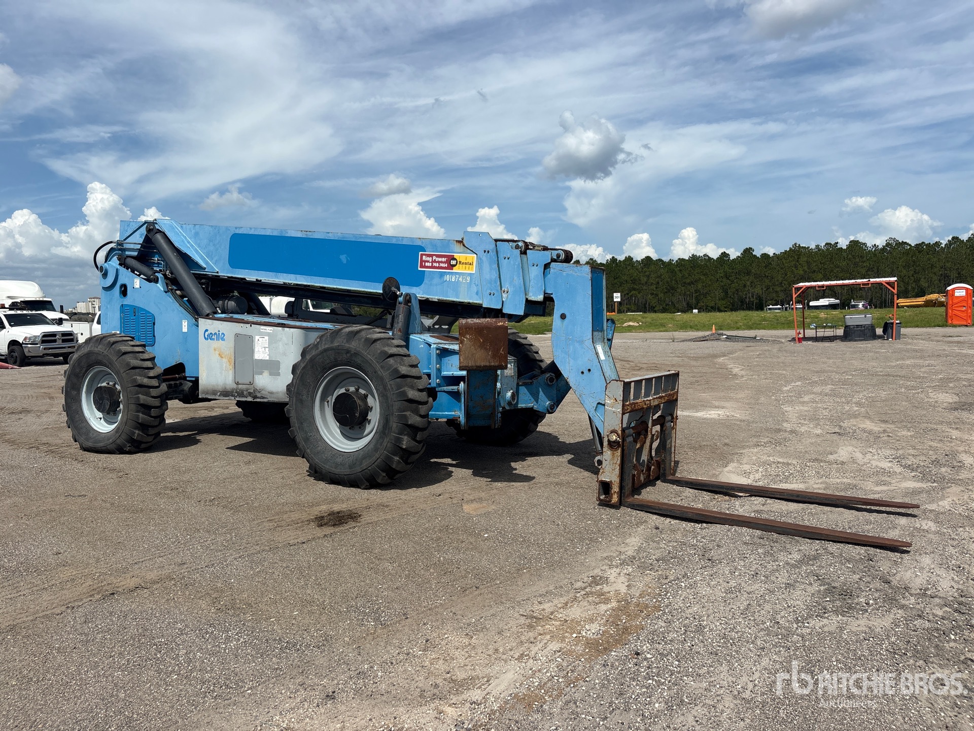 2013 Genie GTH-1056