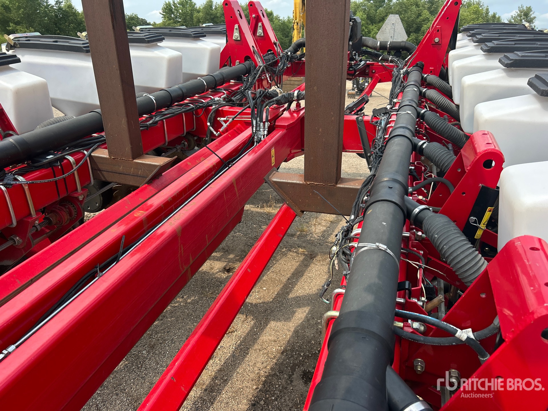 2013 Massey Ferguson 8186