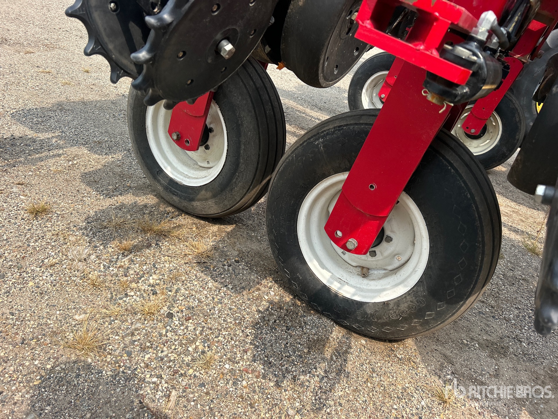 2013 Massey Ferguson 8186