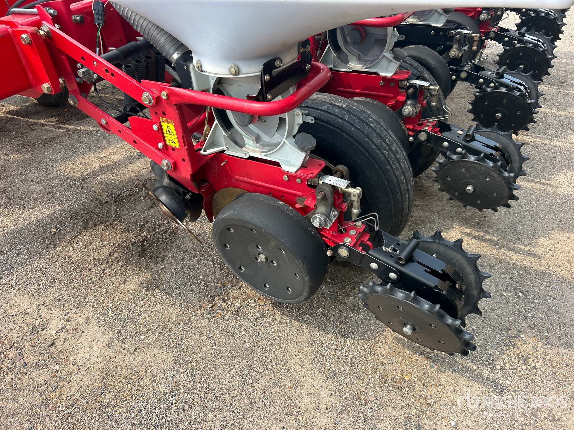2013 Massey Ferguson 8186