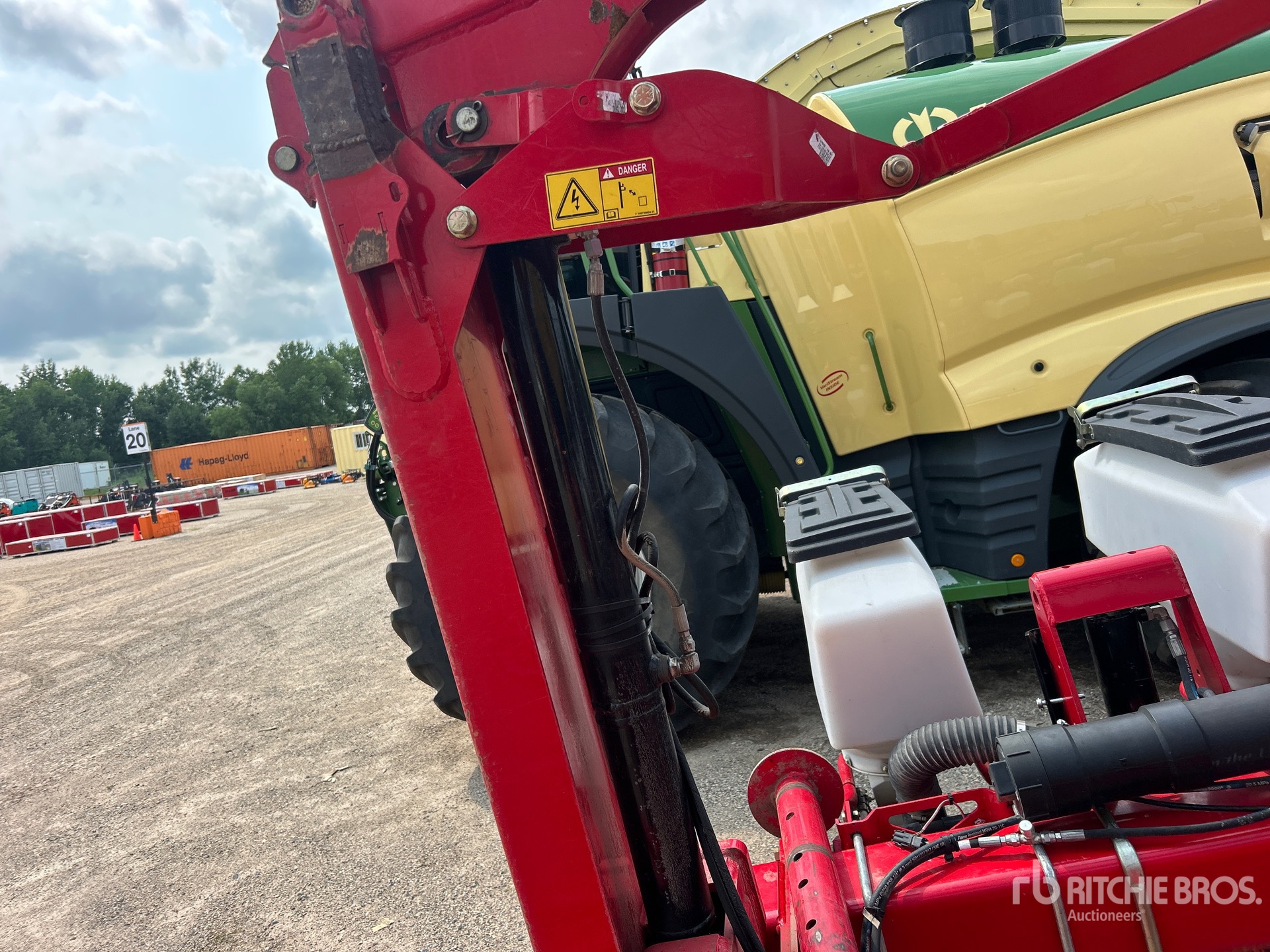 2013 Massey Ferguson 8186