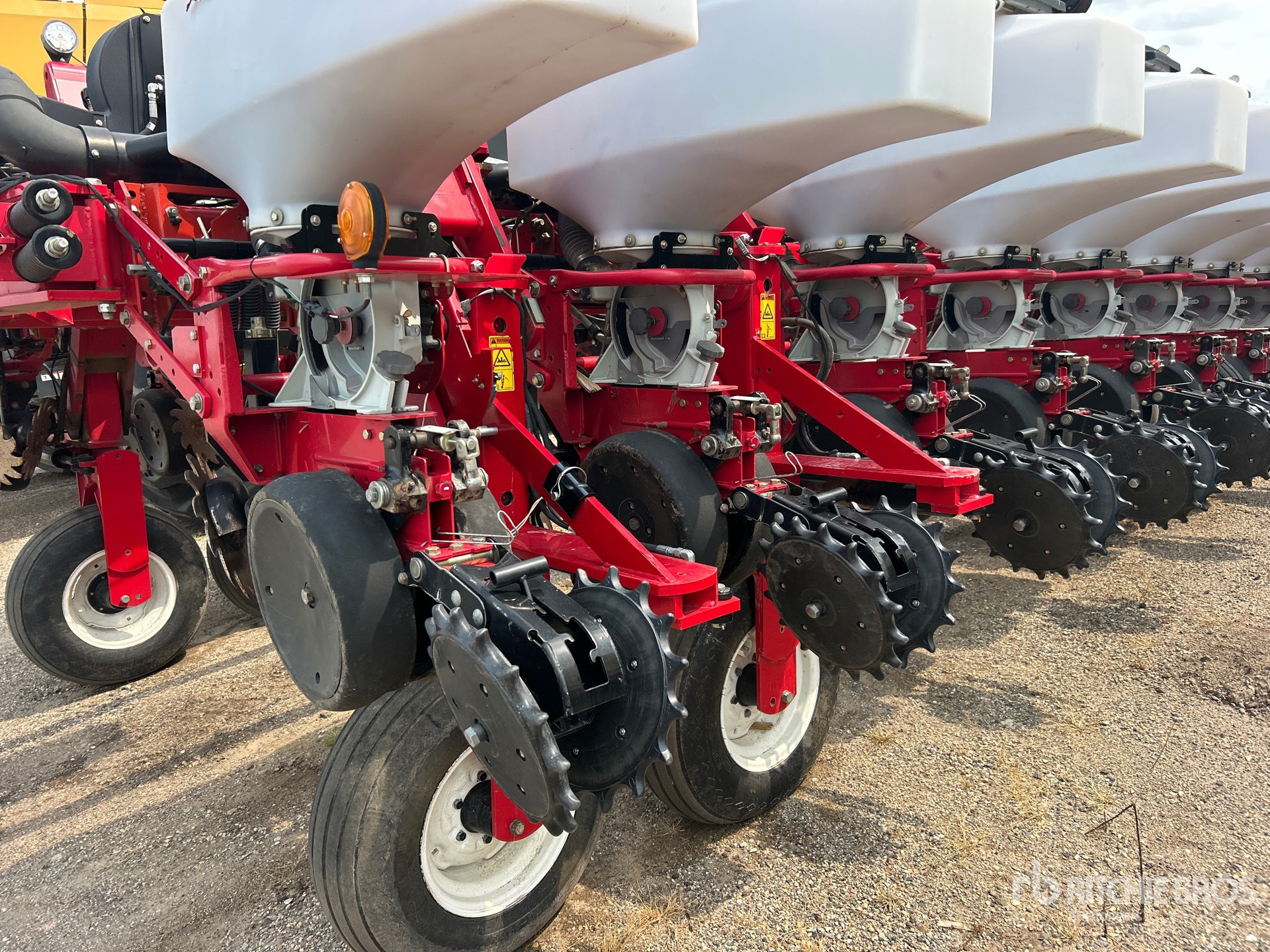 2013 Massey Ferguson 8186