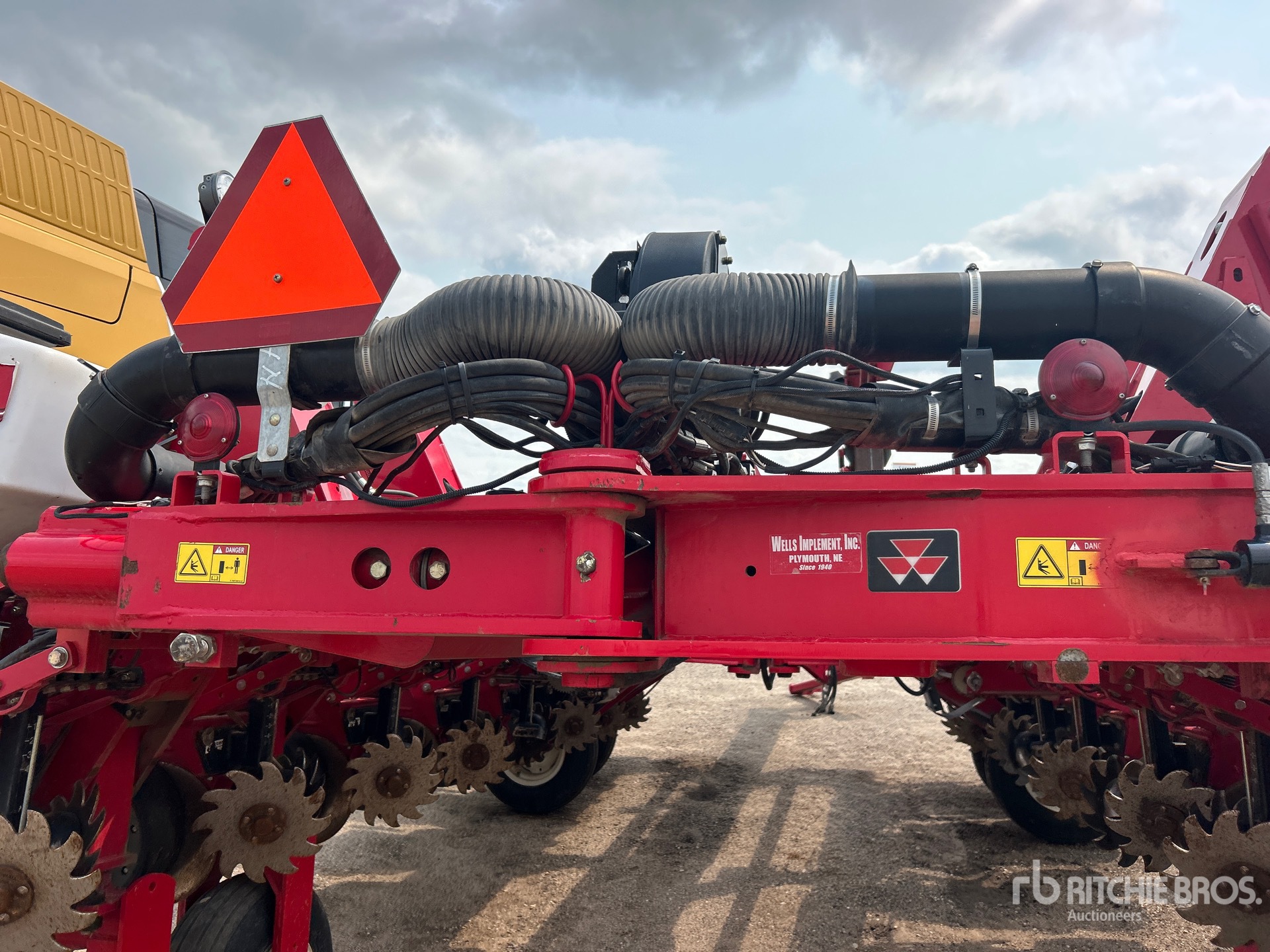 2013 Massey Ferguson 8186