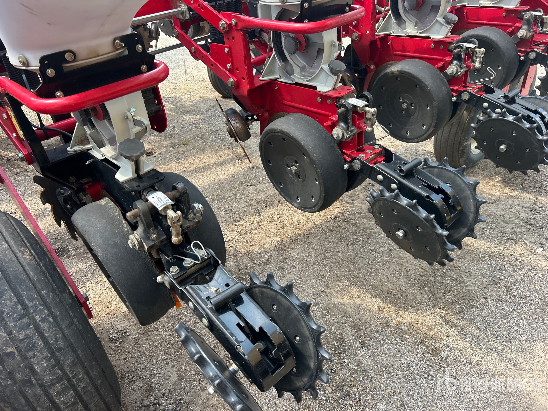 2013 Massey Ferguson 8186