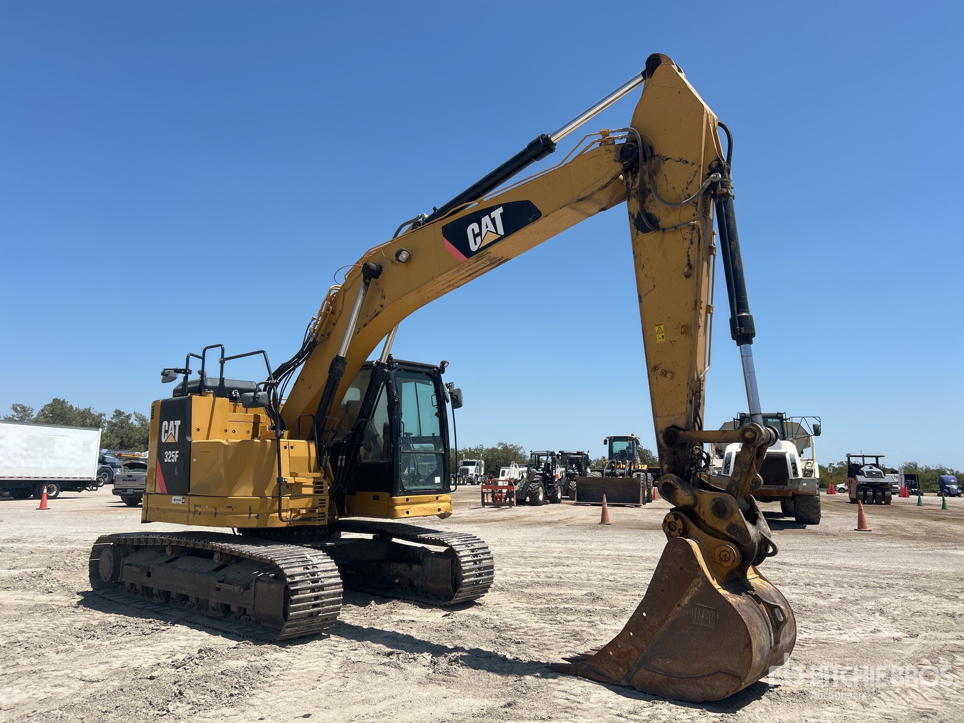 2016 Caterpillar 325F L CR