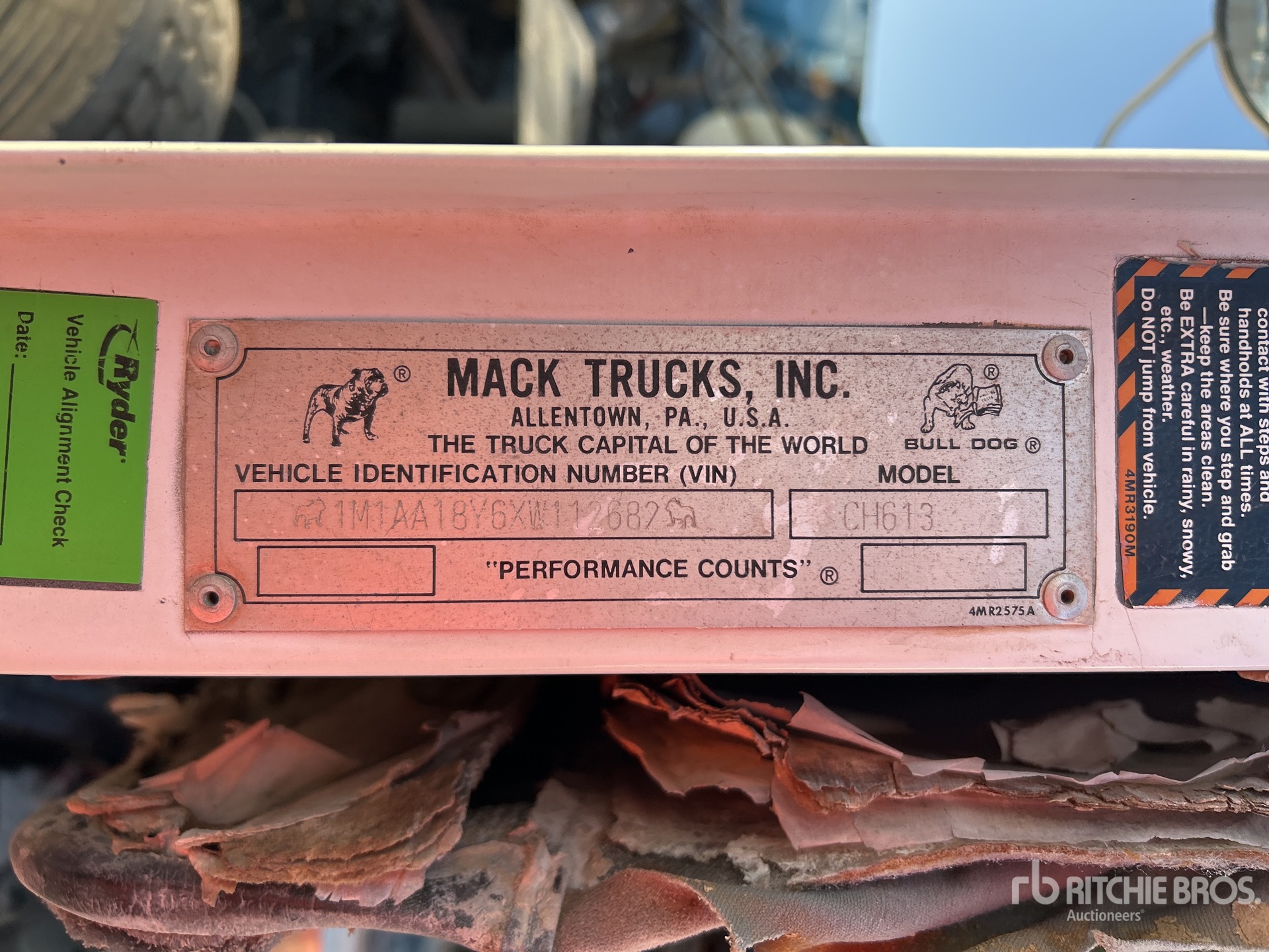 1999 Mack CH613