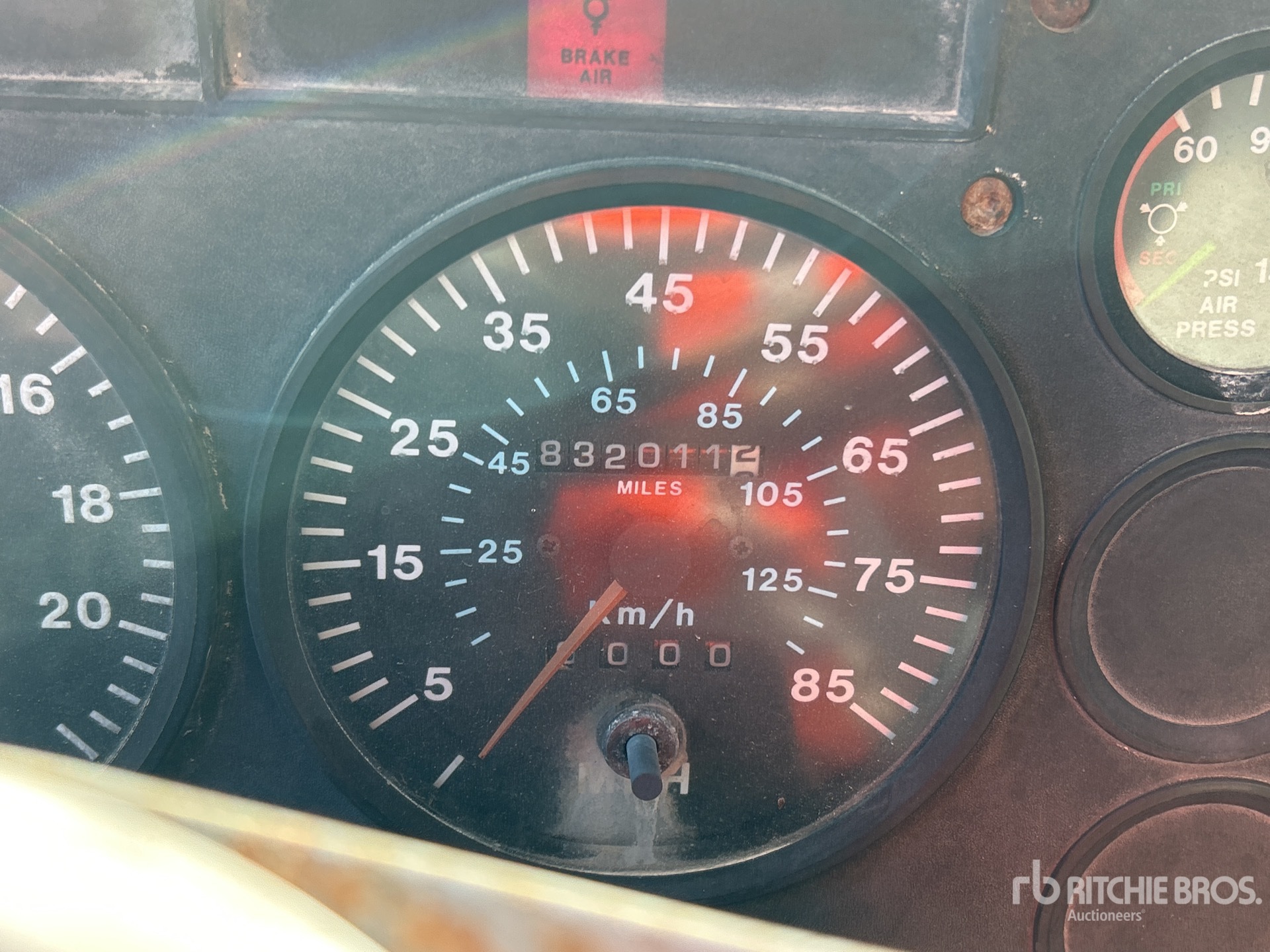 1999 Mack CH613