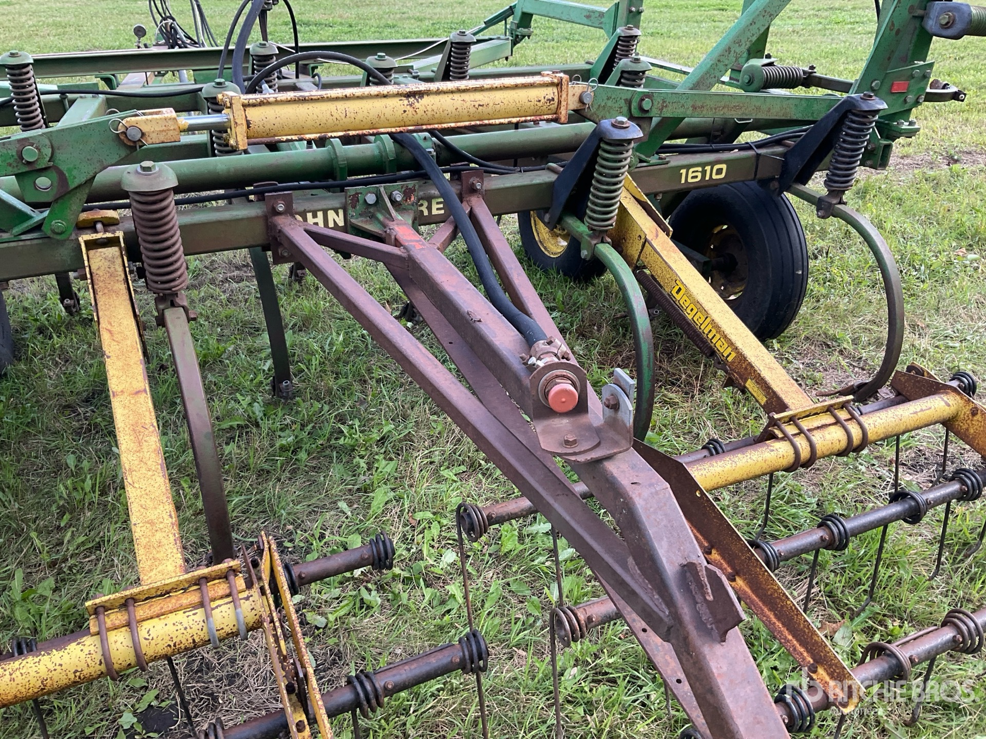 John Deere 1610