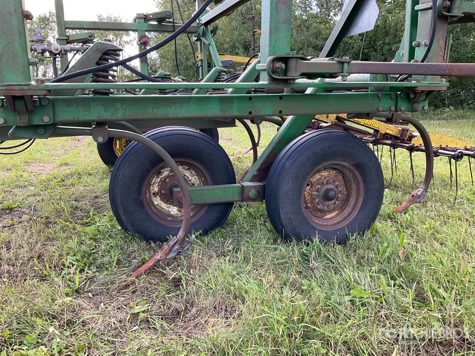 John Deere 1610