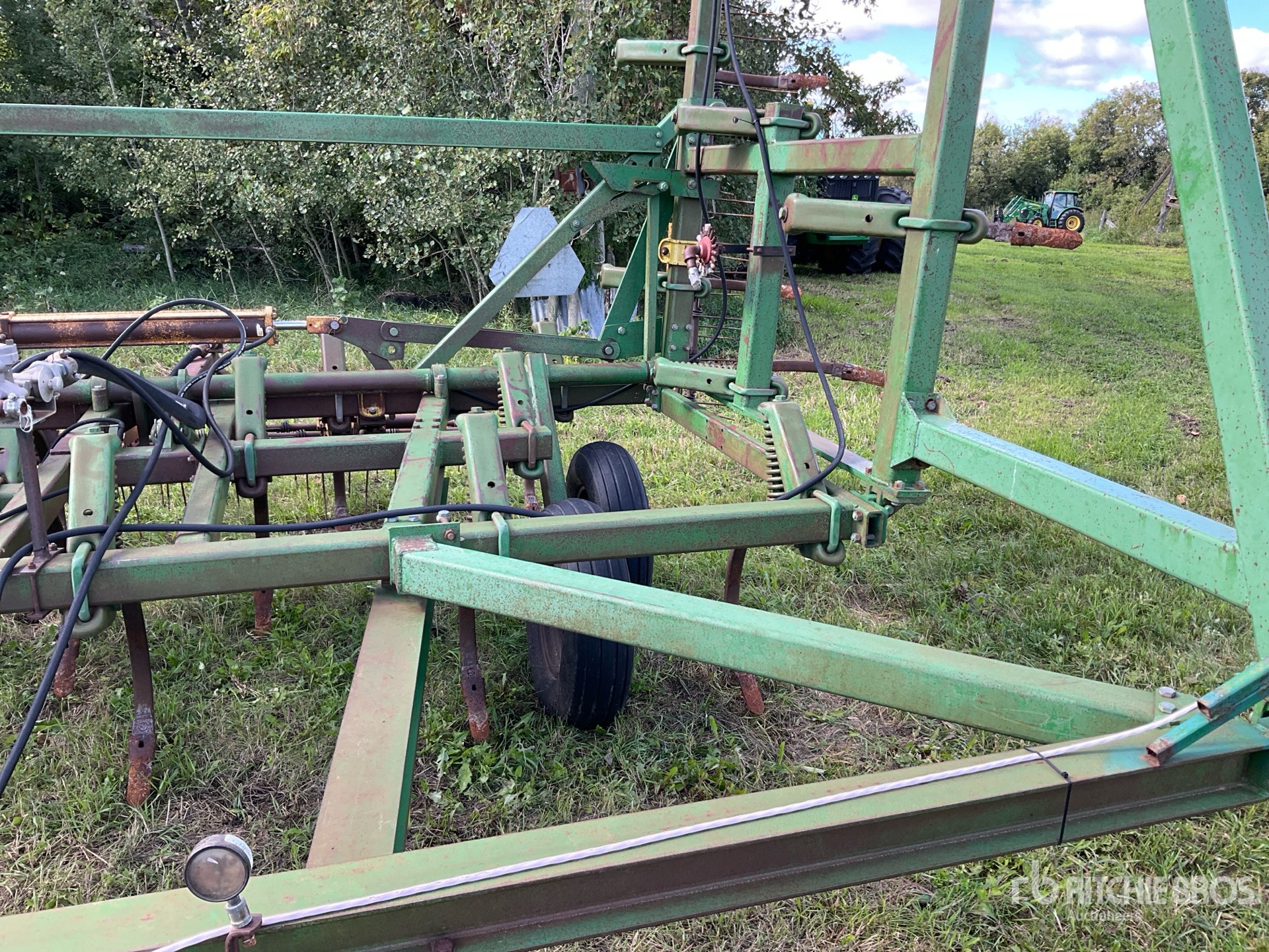 John Deere 1610