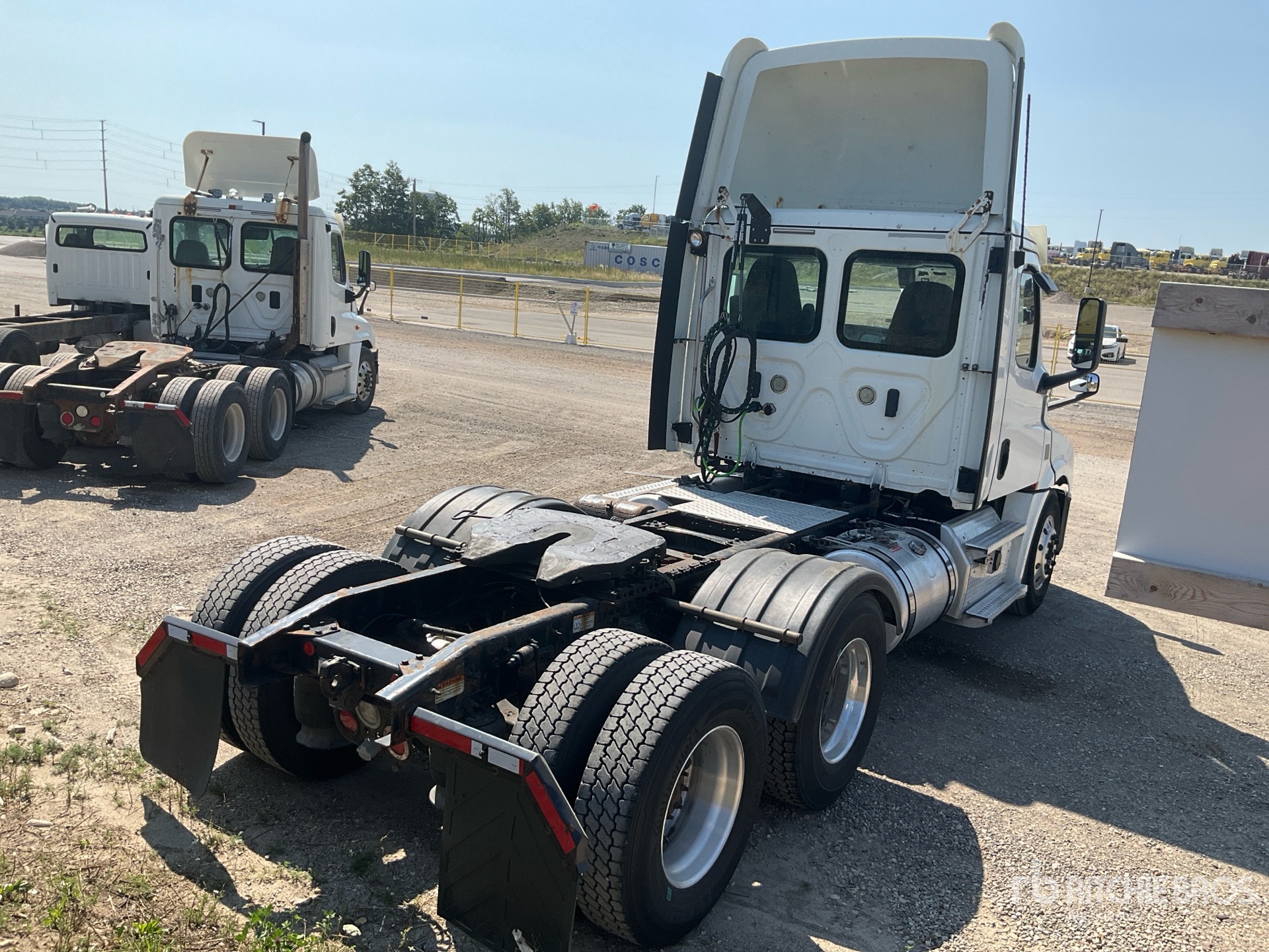 2020 Freightliner CASCADIA 126