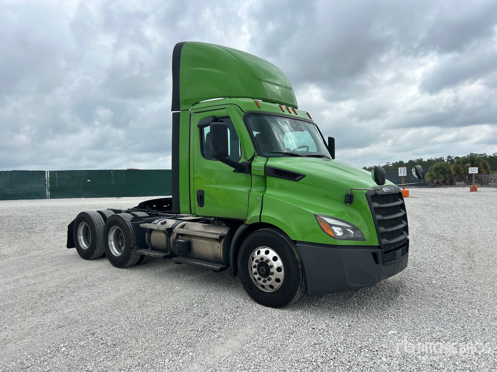 2021 Freightliner CASCADIA 116
