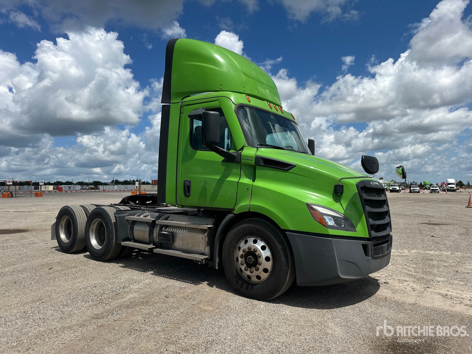 2021 Freightliner CASCADIA 116