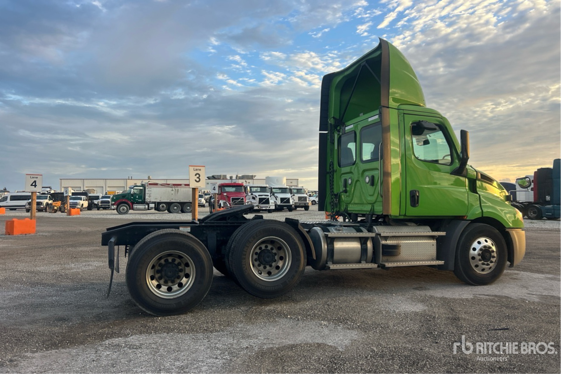 2022 Freightliner CASCADIA 116