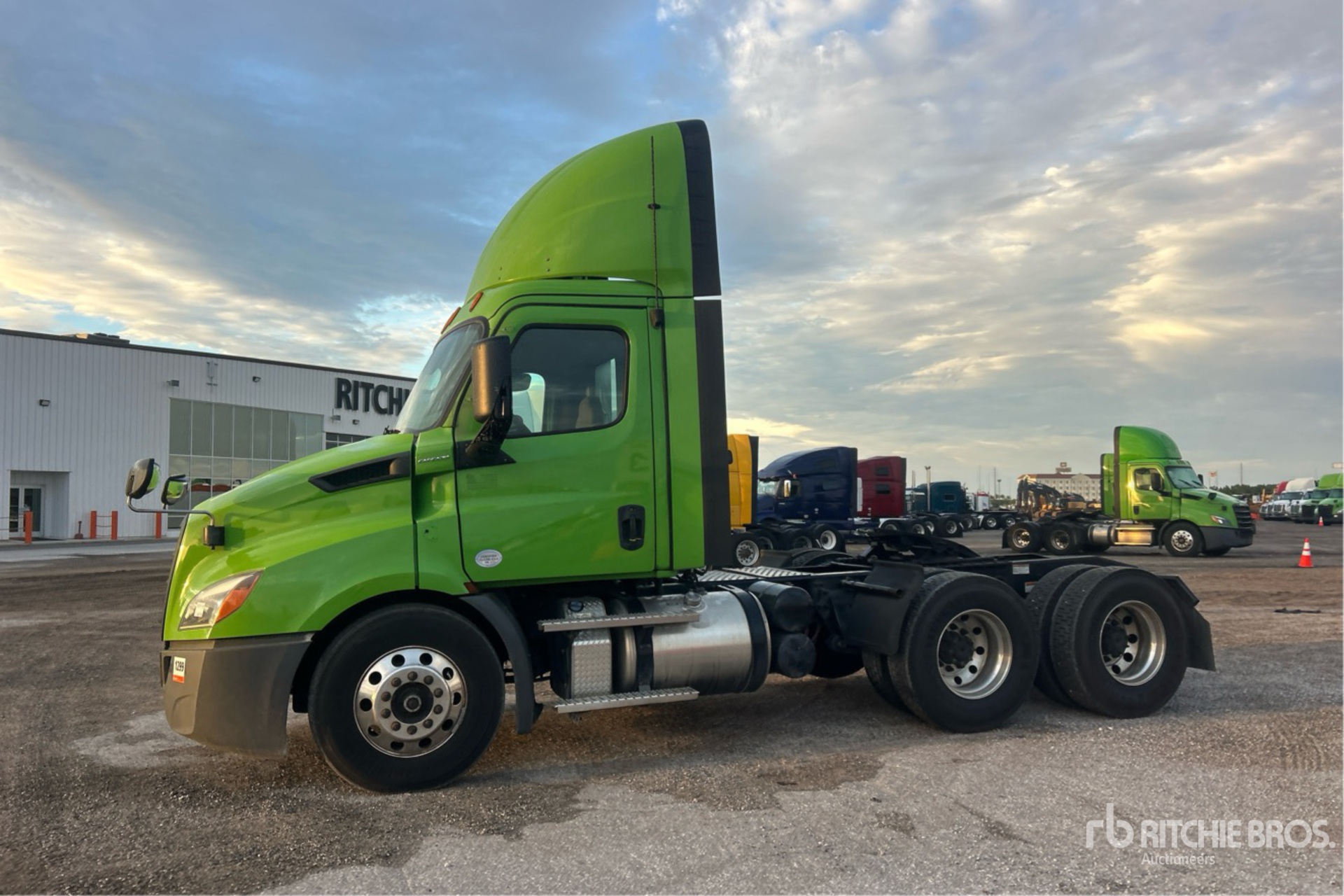 2022 Freightliner CASCADIA 116