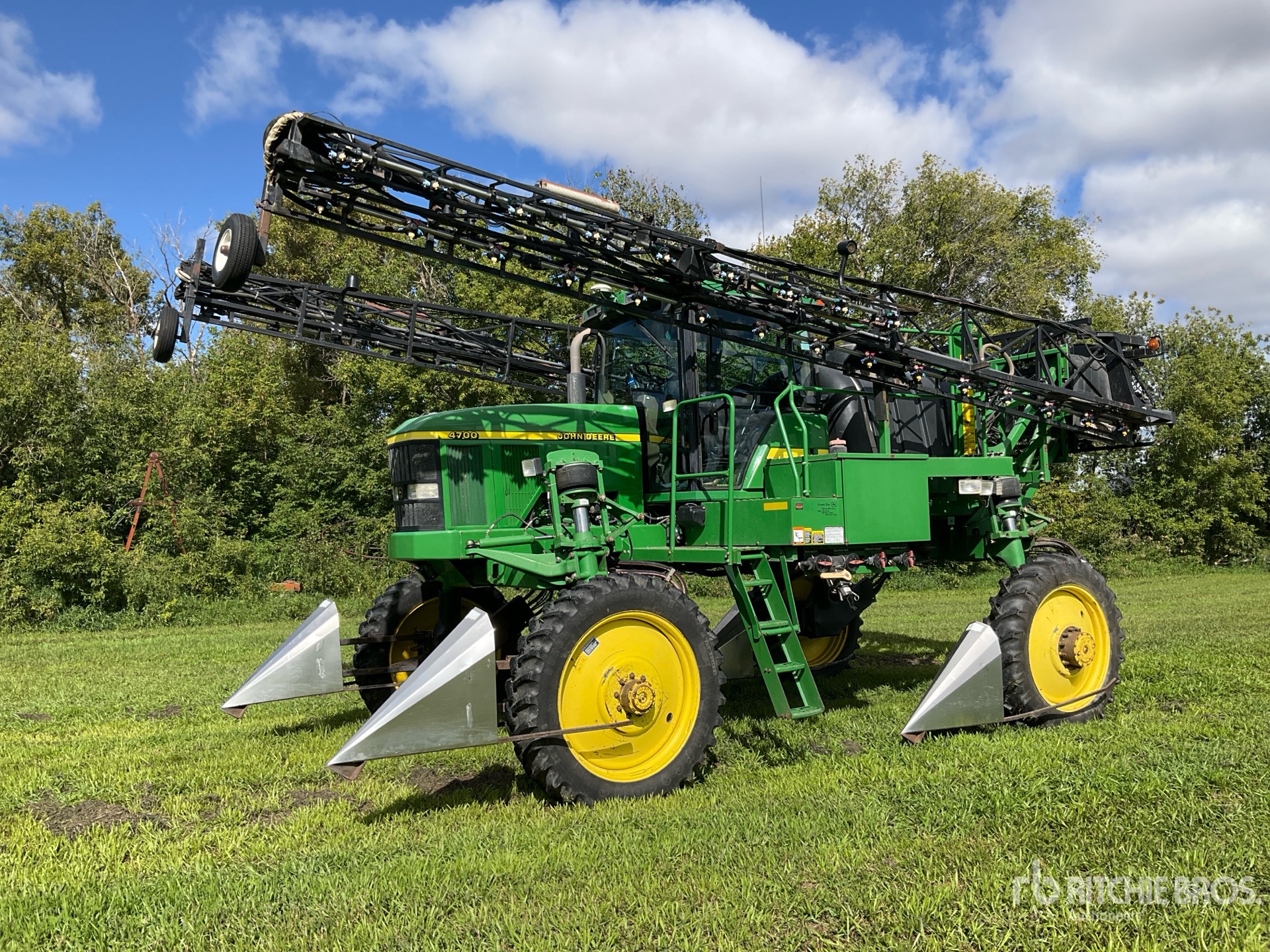 Photo of 1999 John Deere 4700