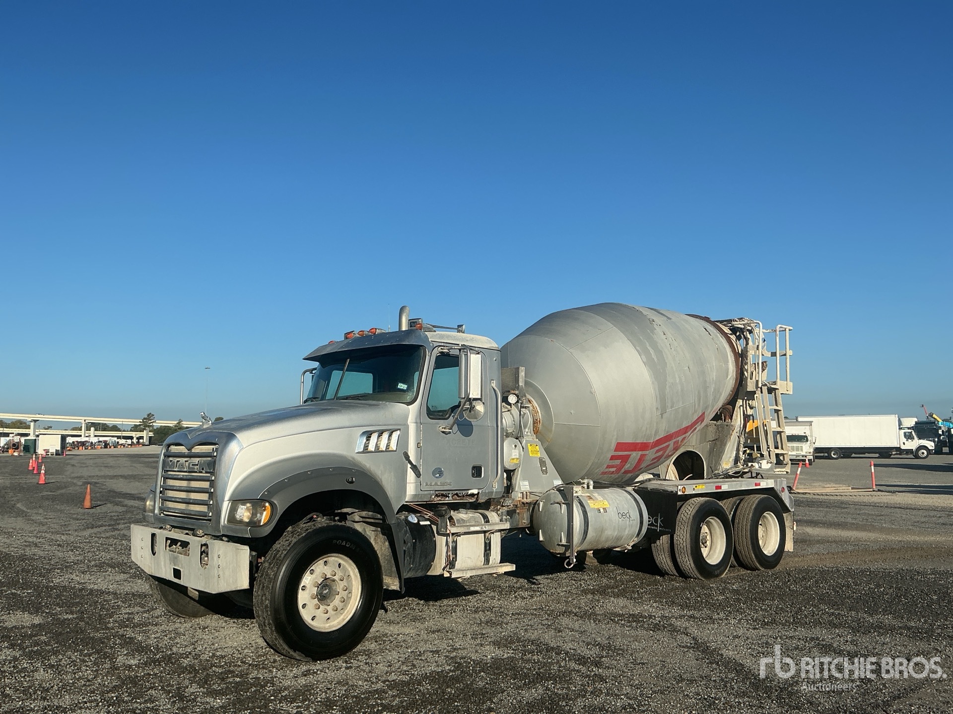 Photo of 2017 Mack GU713