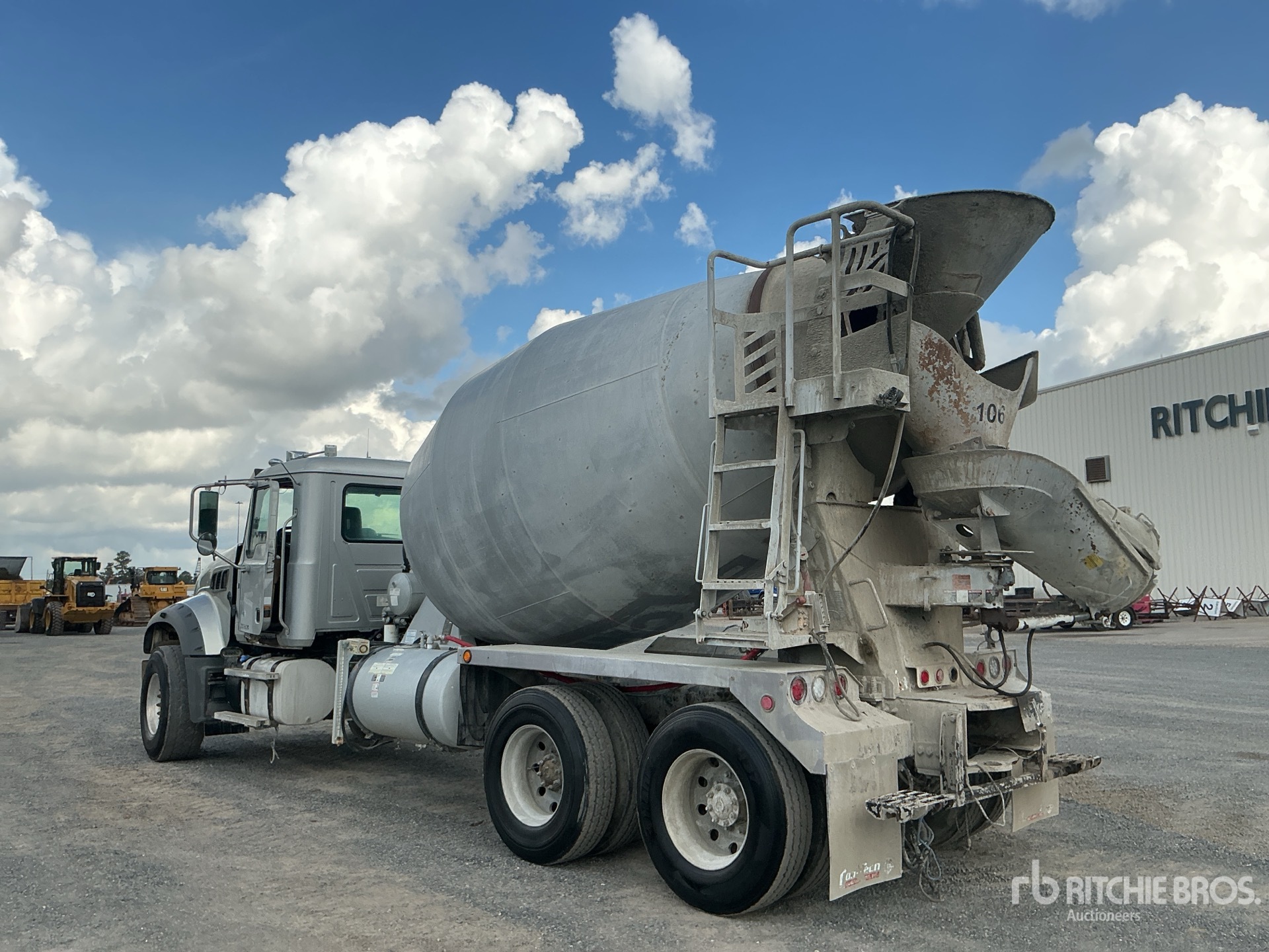 2017 Mack GU713