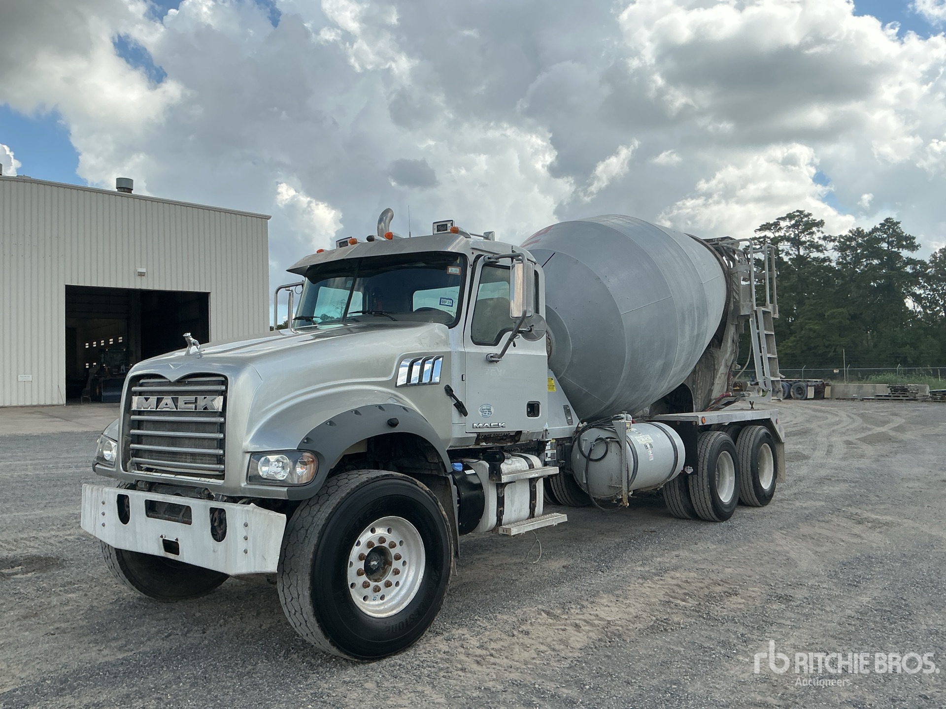 Photo of 2017 Mack GU713