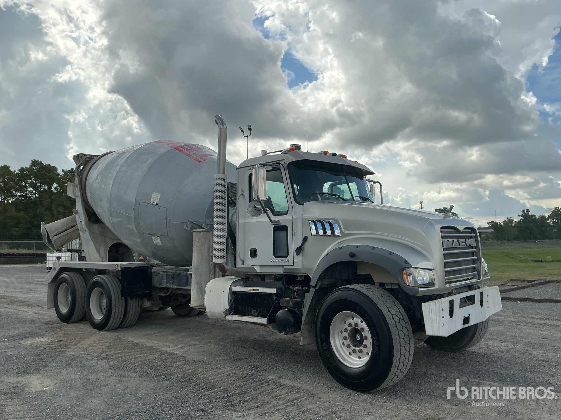 2017 Mack GU713