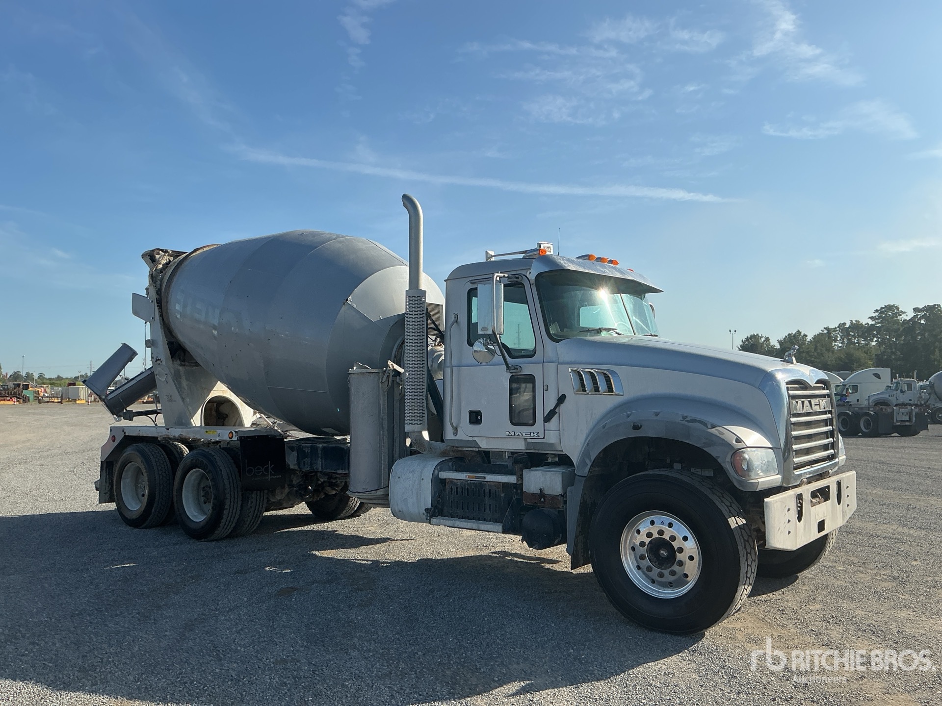 2017 Mack GU713