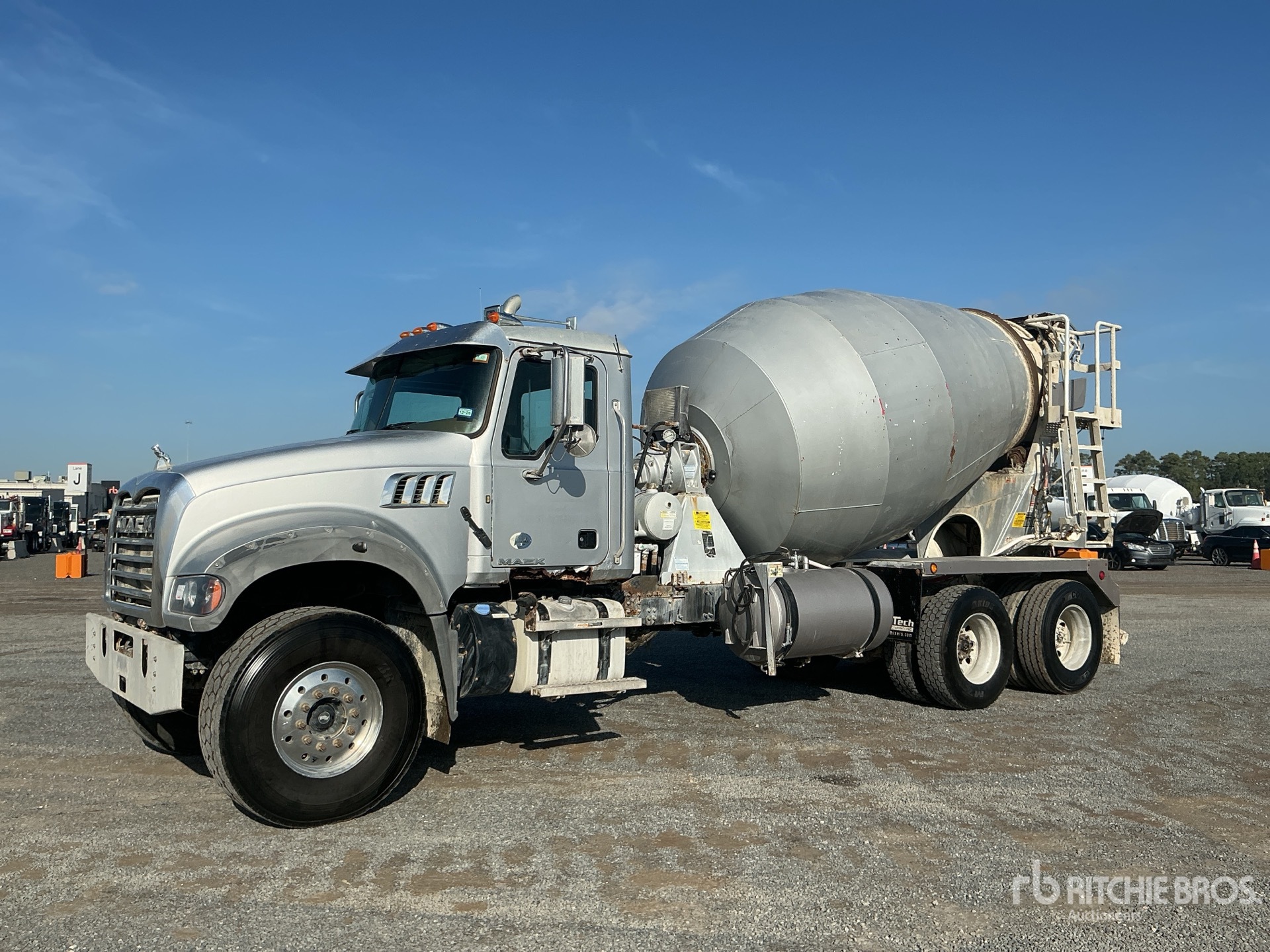Photo of 2017 Mack GU713