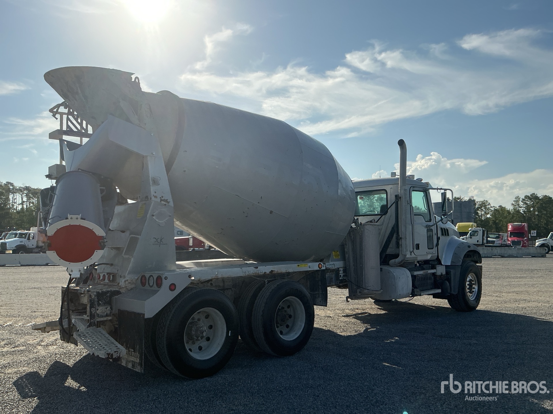 2017 Mack GU713