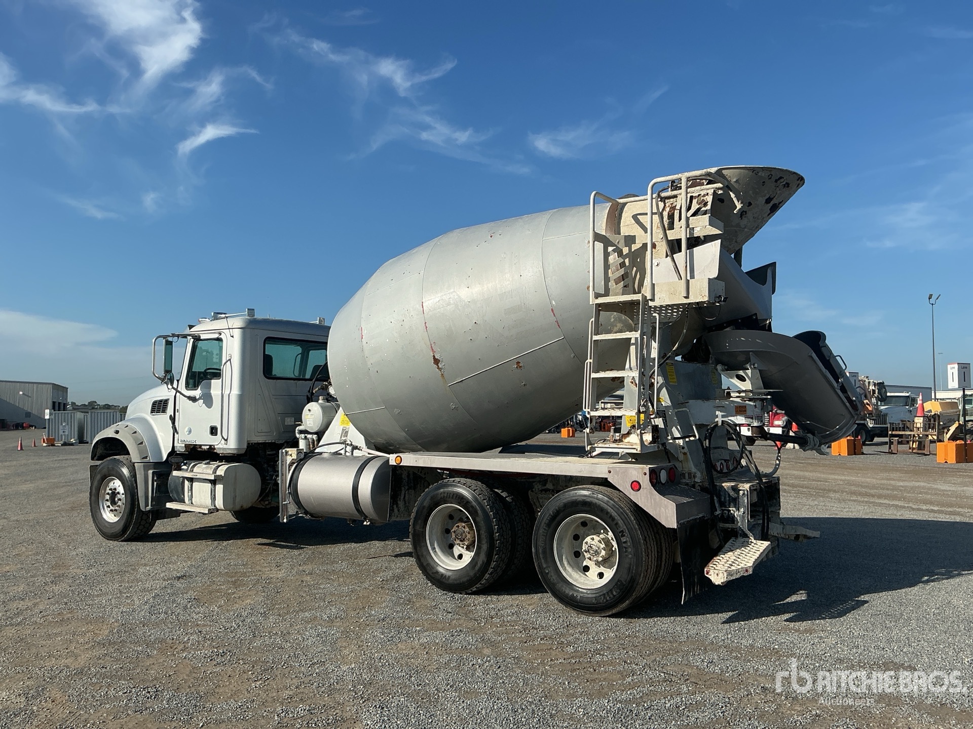 2017 Mack GU713