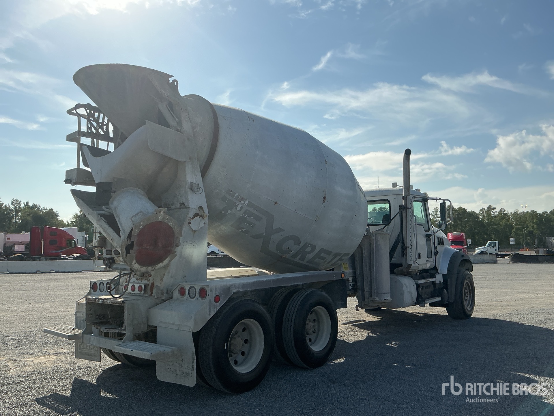2017 Mack GU713