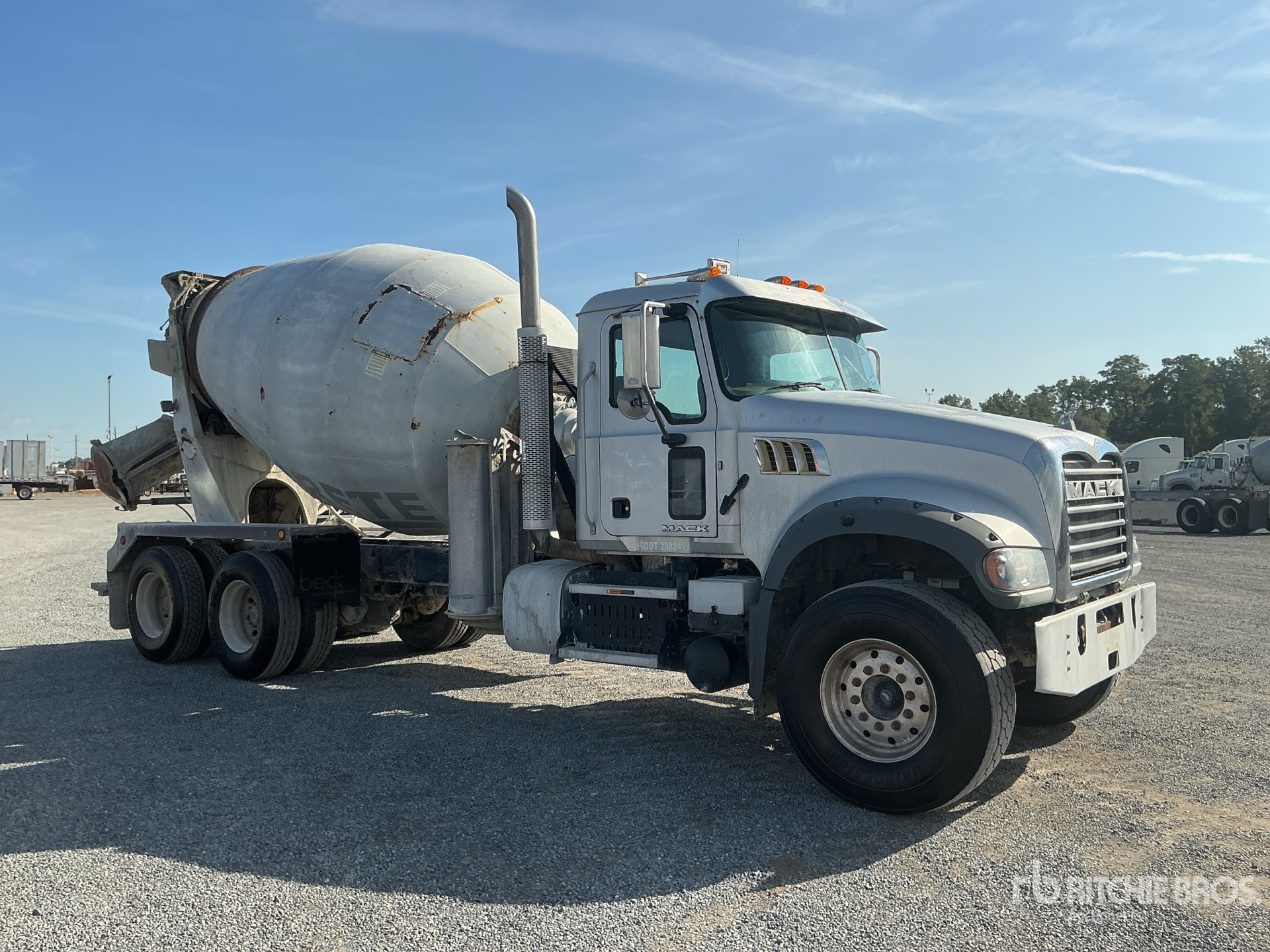 2017 Mack GU713