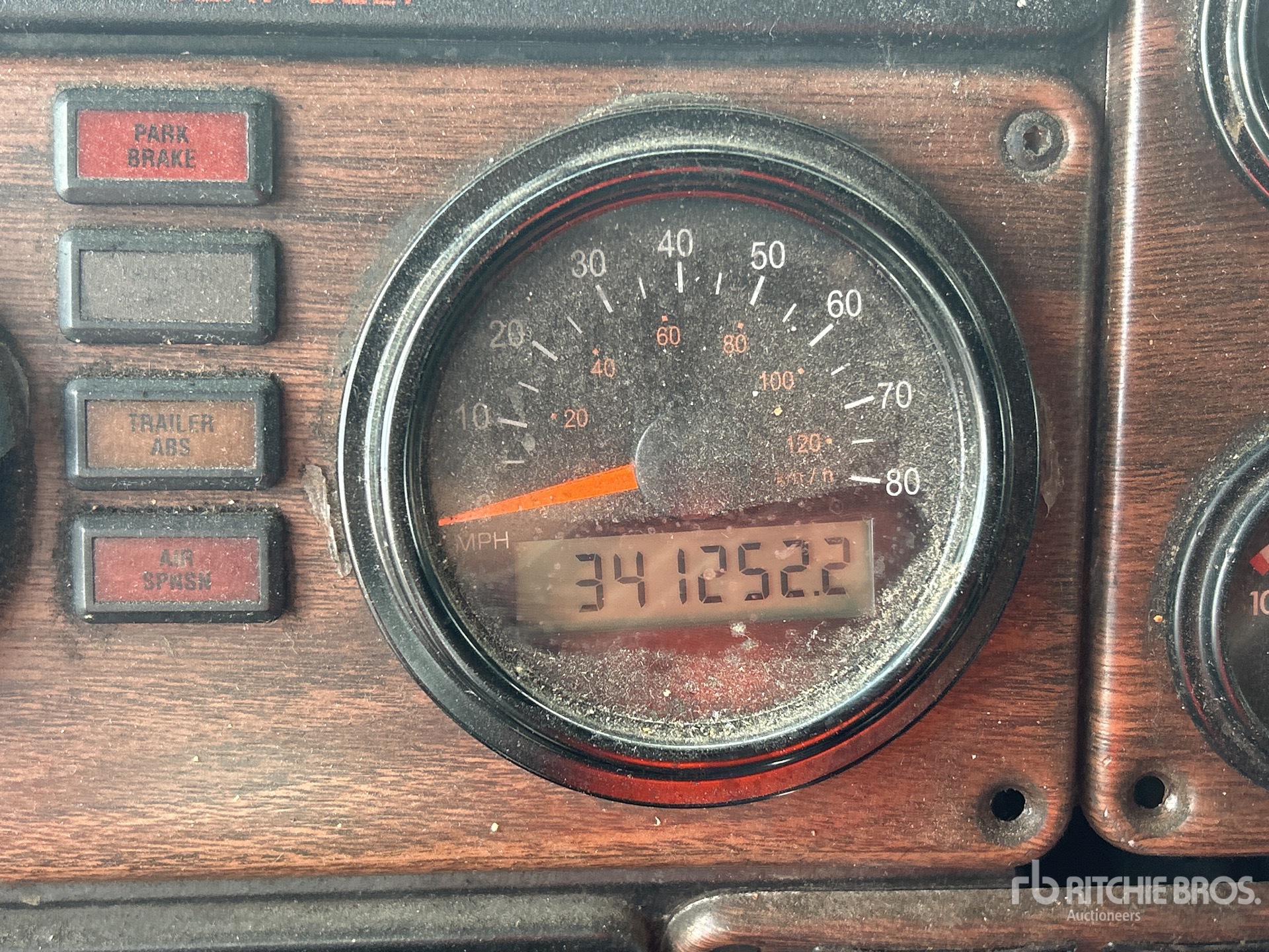2000 Freightliner FLD 120