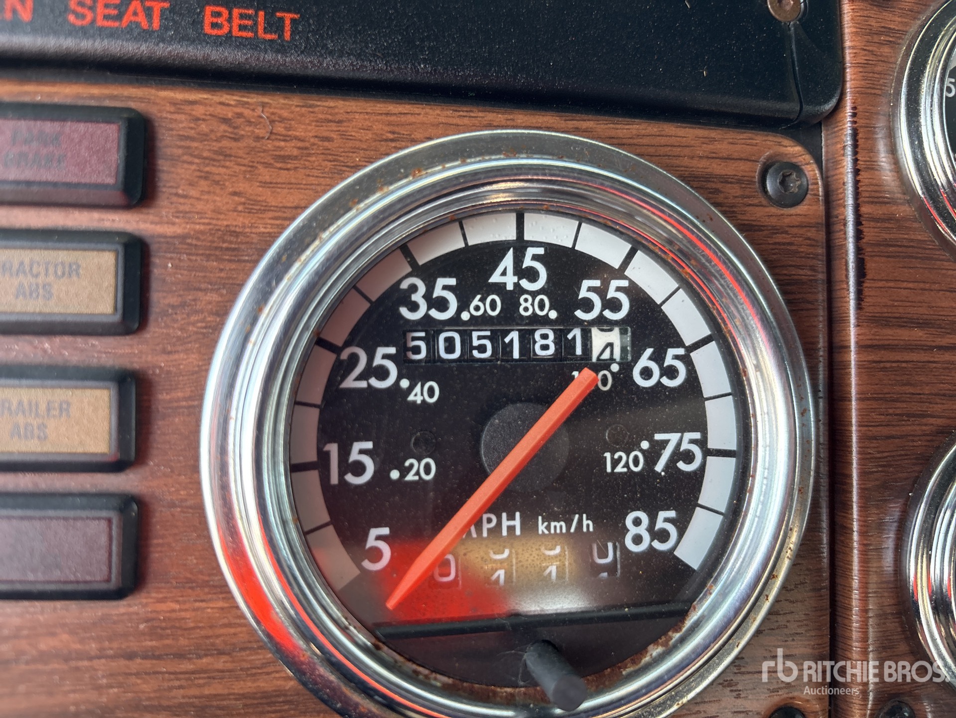 2003 Freightliner FLD 120