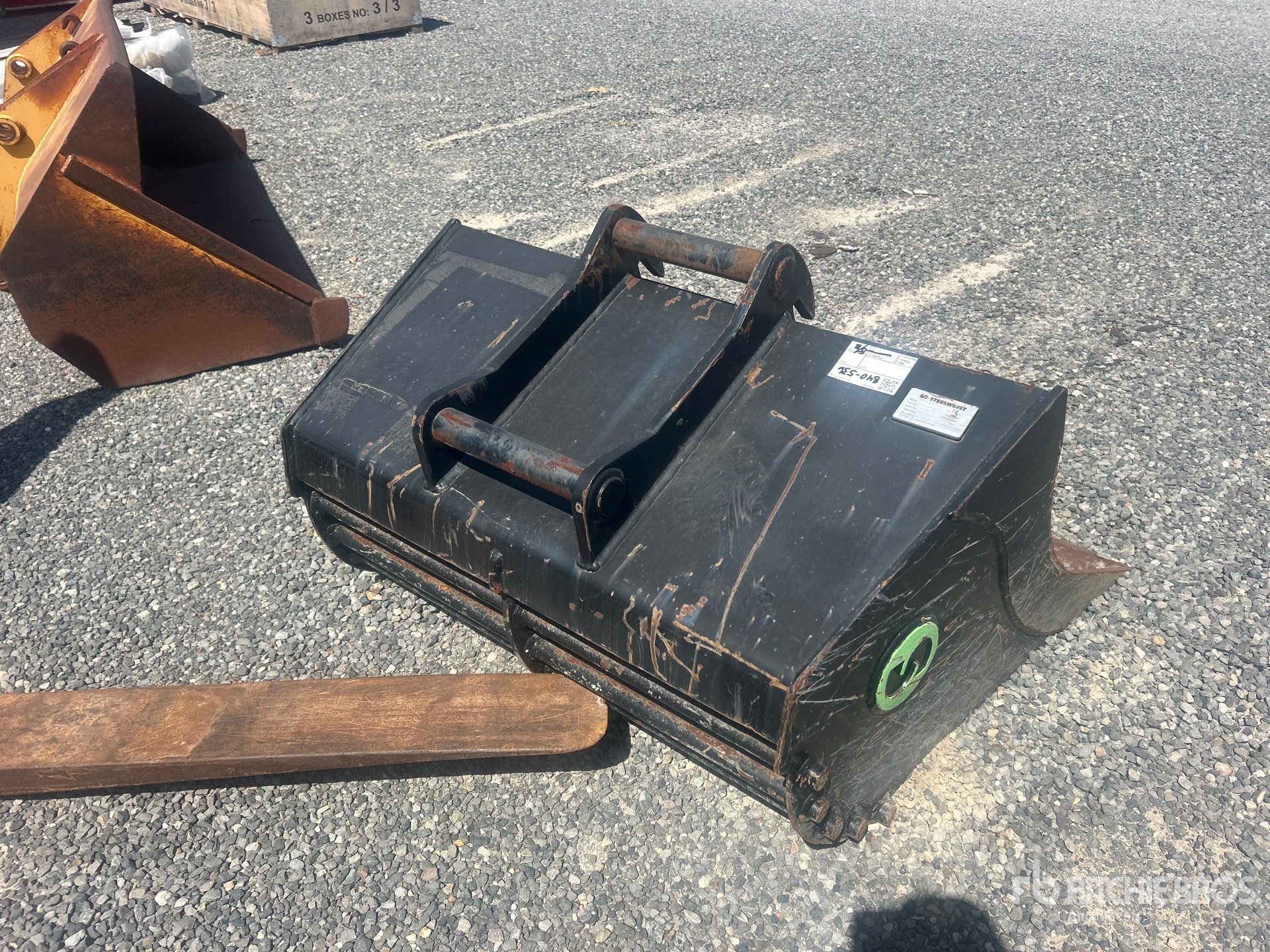 General Appearance with Picture, Right Rear Corner