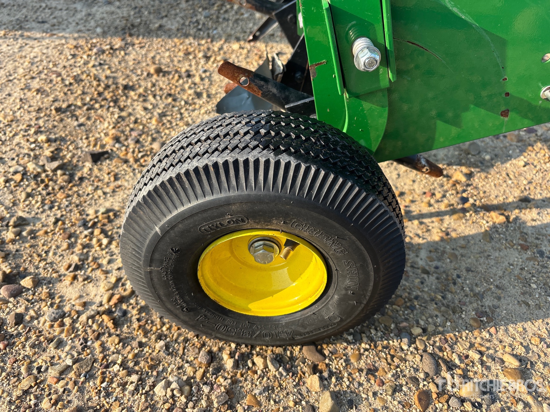 John Deere 40 IN AERATOR