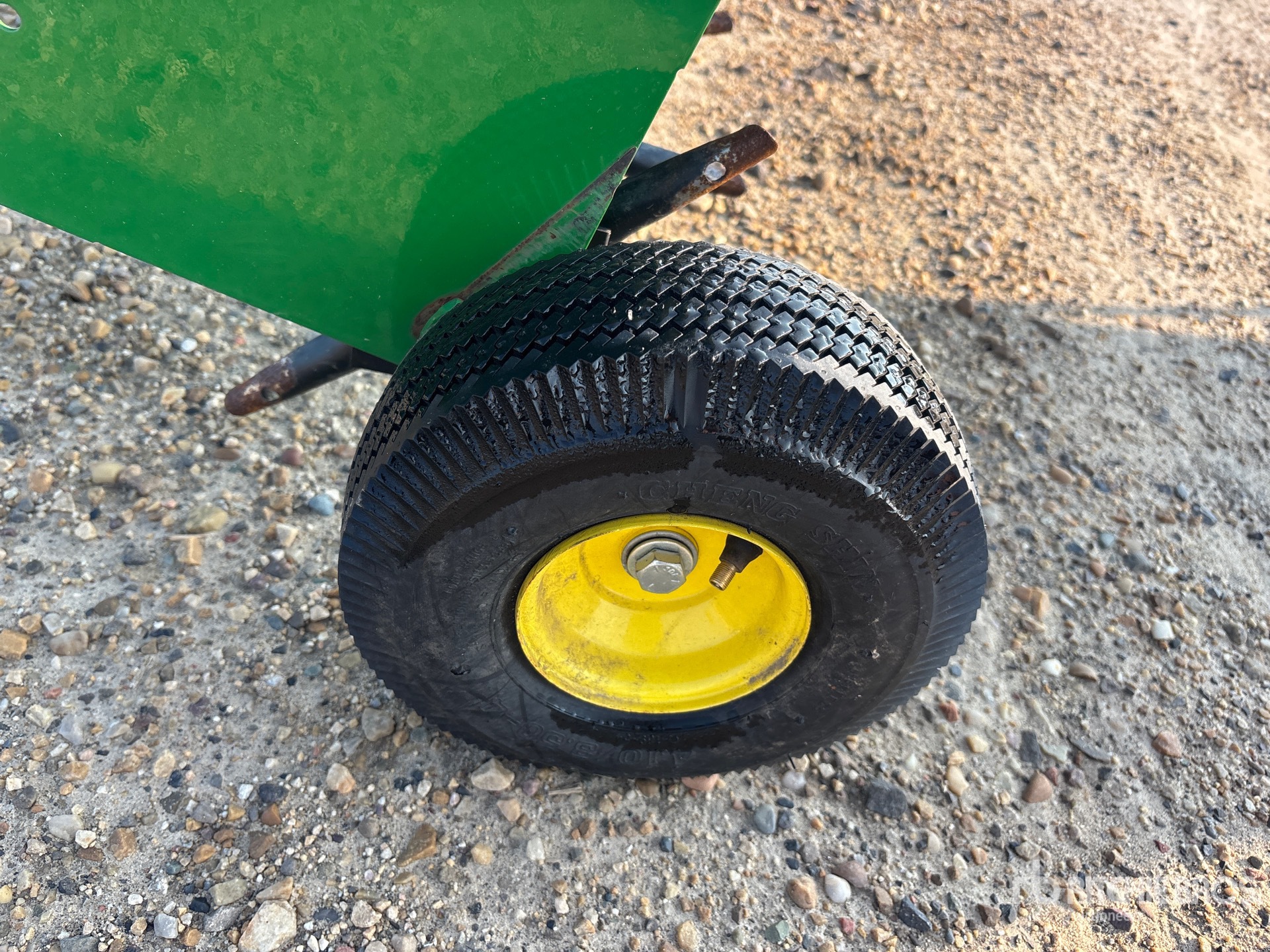 John Deere 40 IN AERATOR