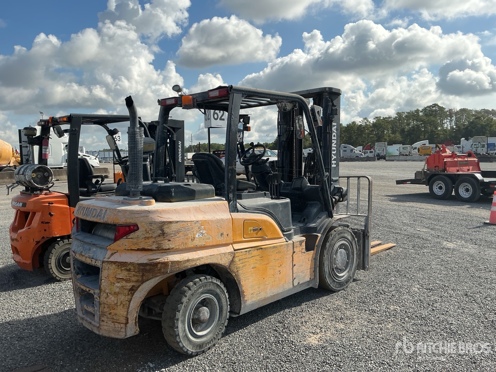 2018 Hyundai 9000 LB PNEUMATIC TIRE