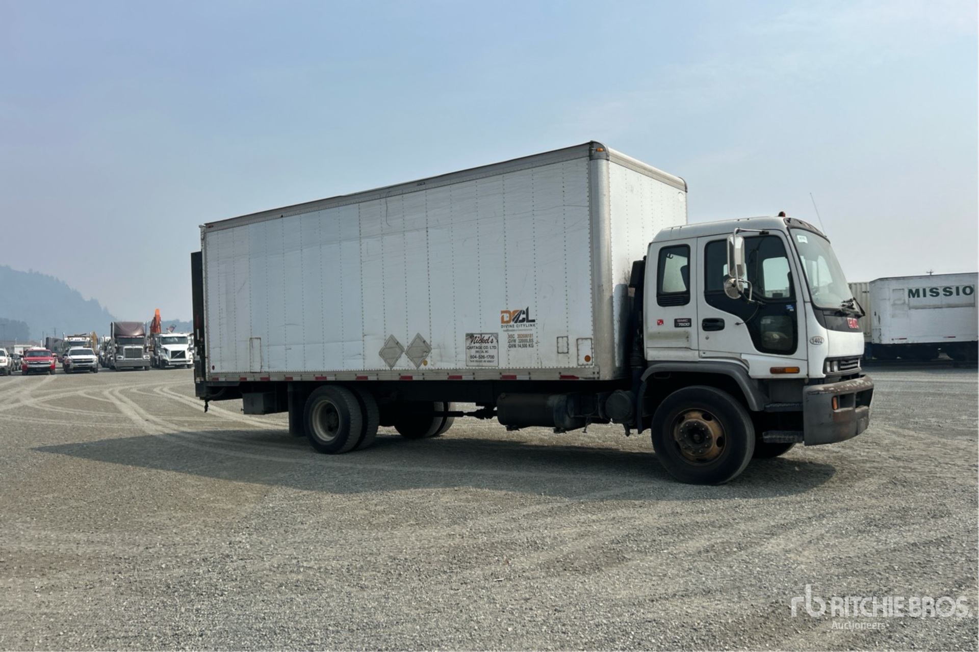 2002 GMC T7500