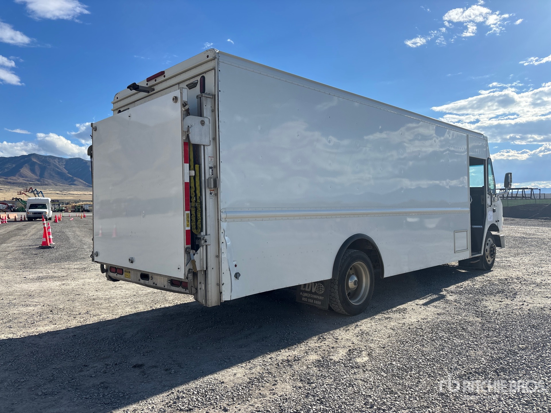 2017 Freightliner MT55