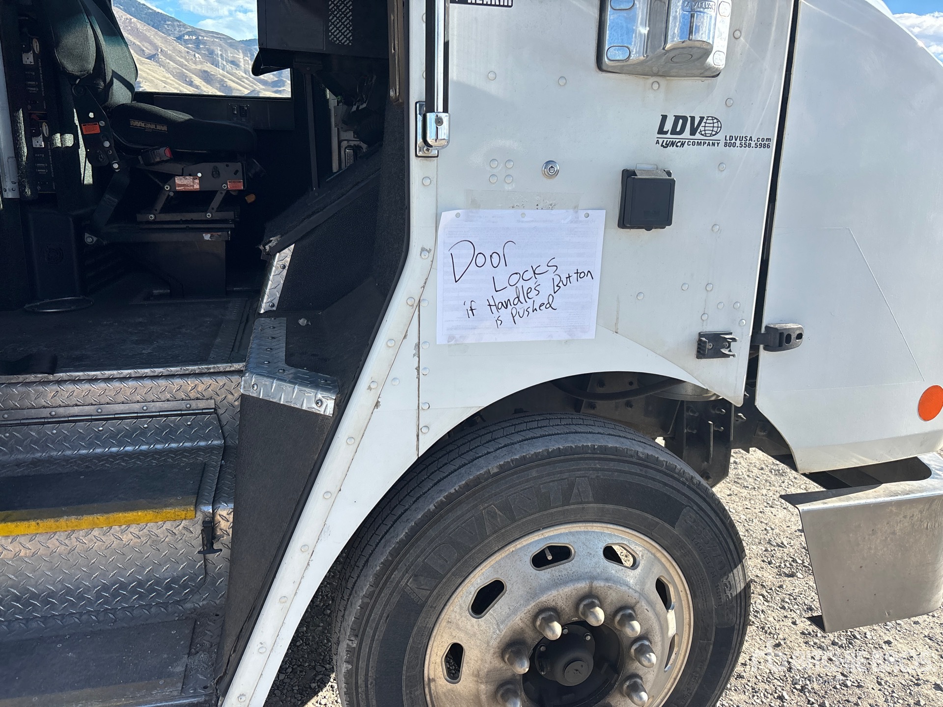 2017 Freightliner MT55