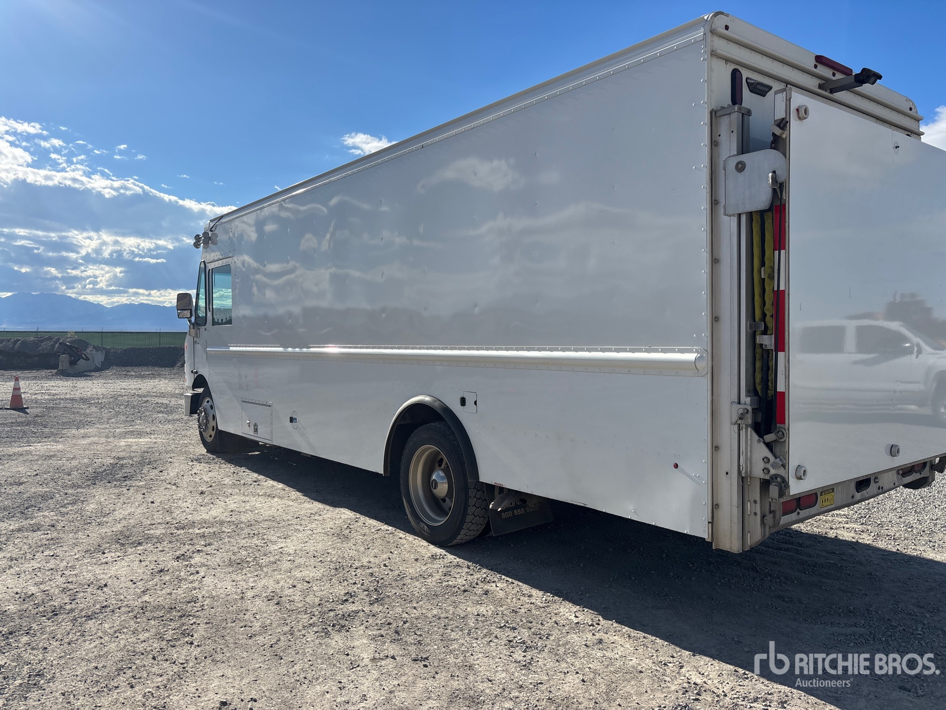 2017 Freightliner MT55