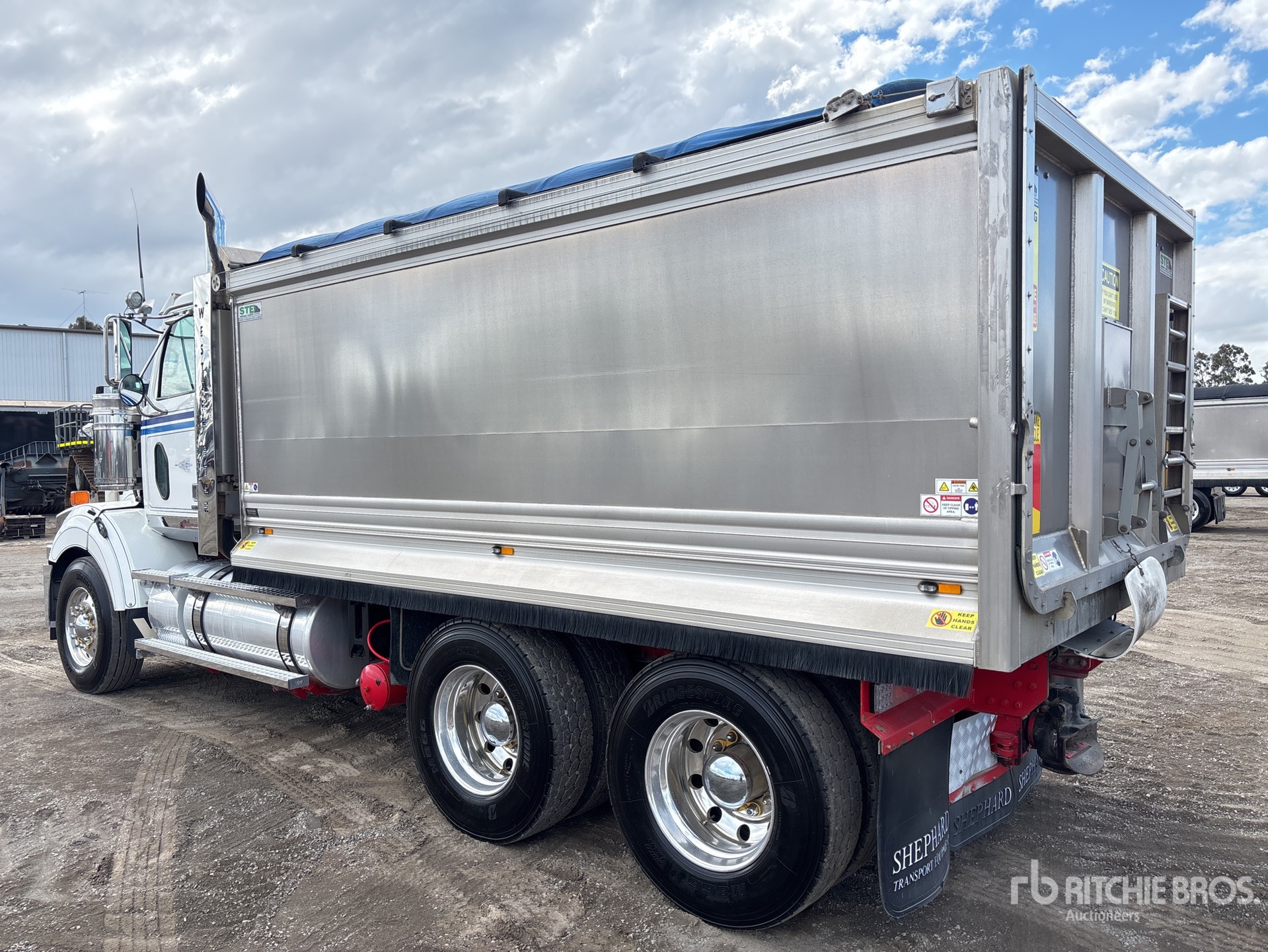 General Appearance with Picture, Right Rear Corner