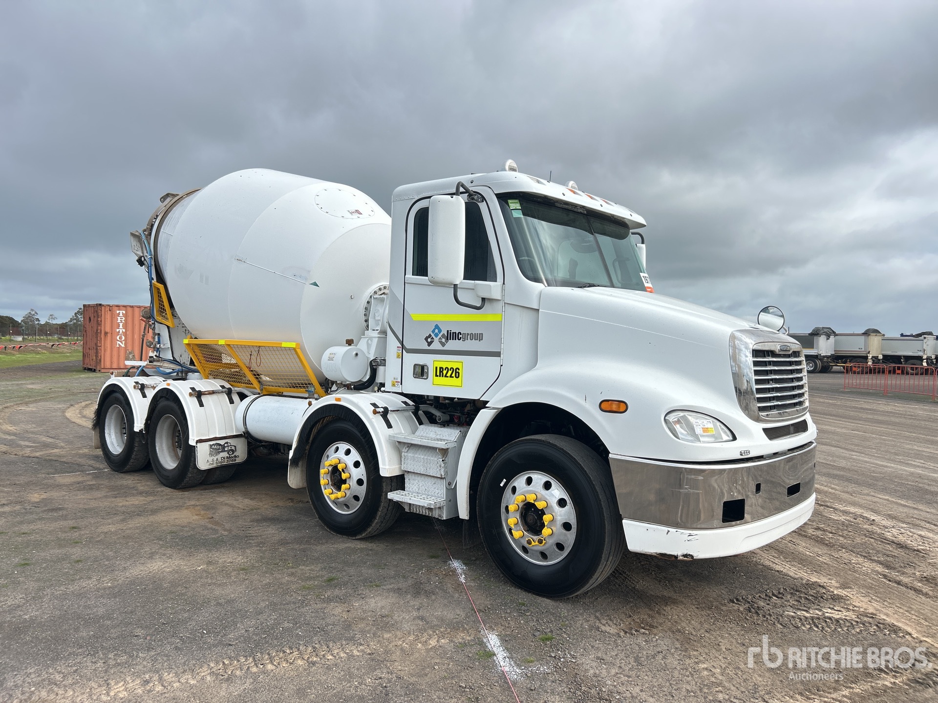 2015 Freightliner CL112