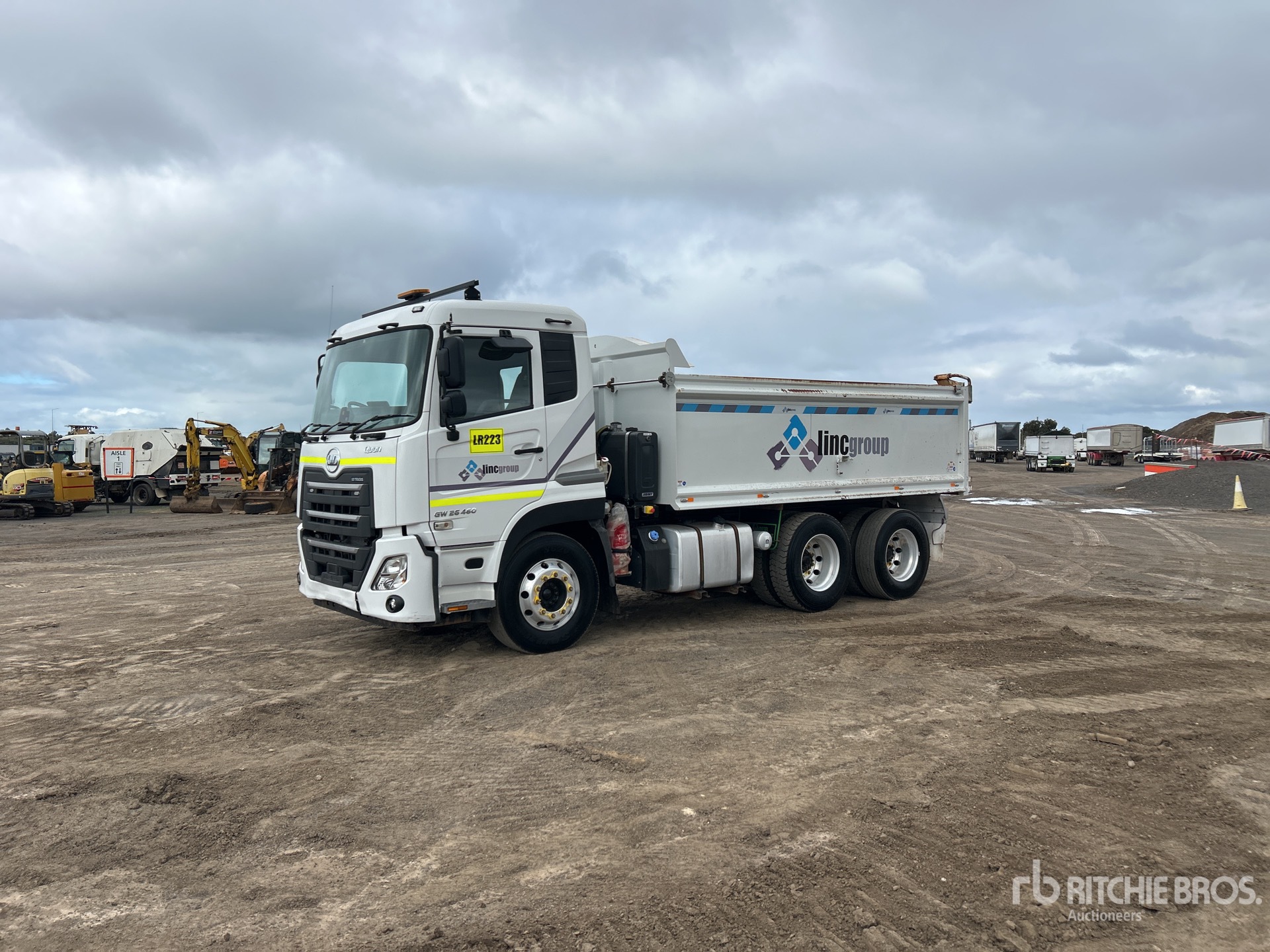 2022 UD QUON GW2646D