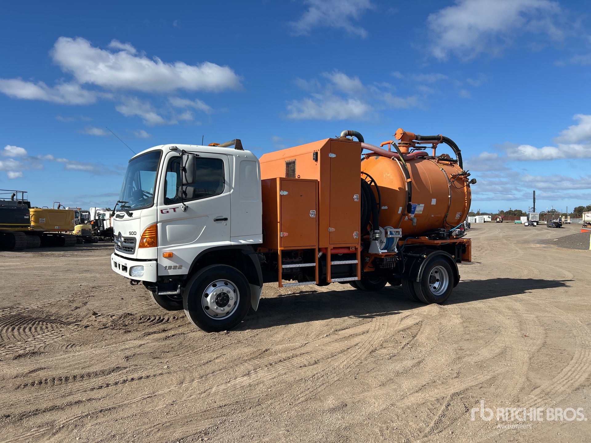 2009 Hino 500 GT 1322