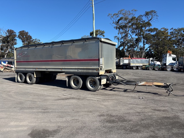 2022 Brentwood Trailers 8.2 m Quad Dog Tipping Trailer