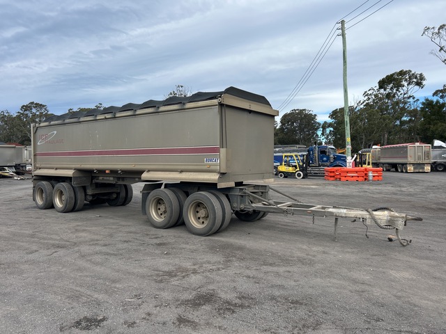 2017 Borcat 8 m Quad Dog Tipping Trailer