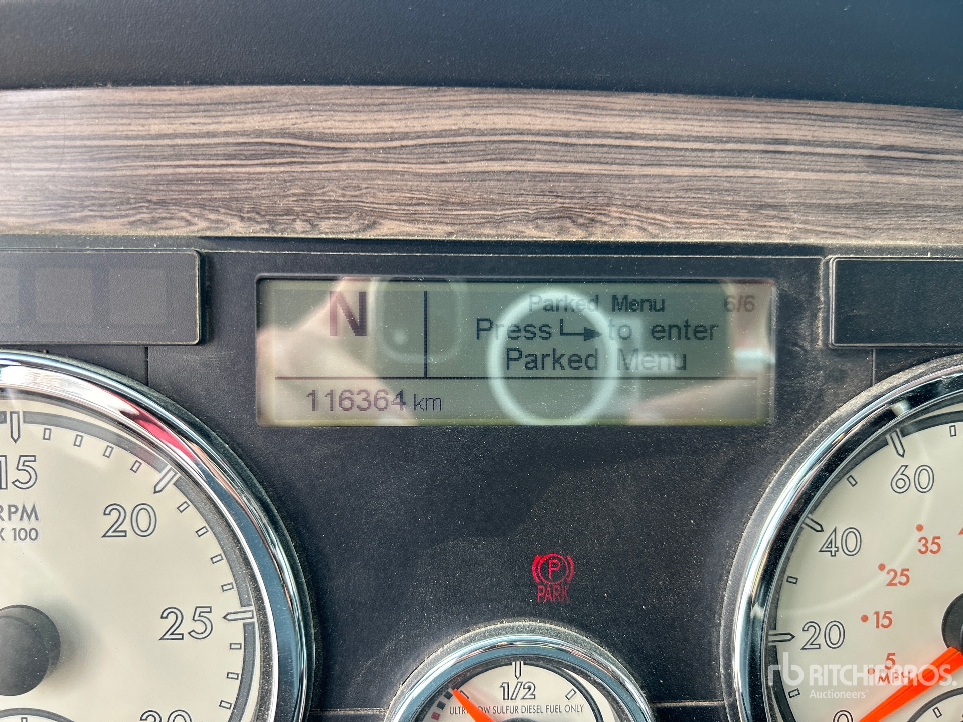 2015 Freightliner SD122