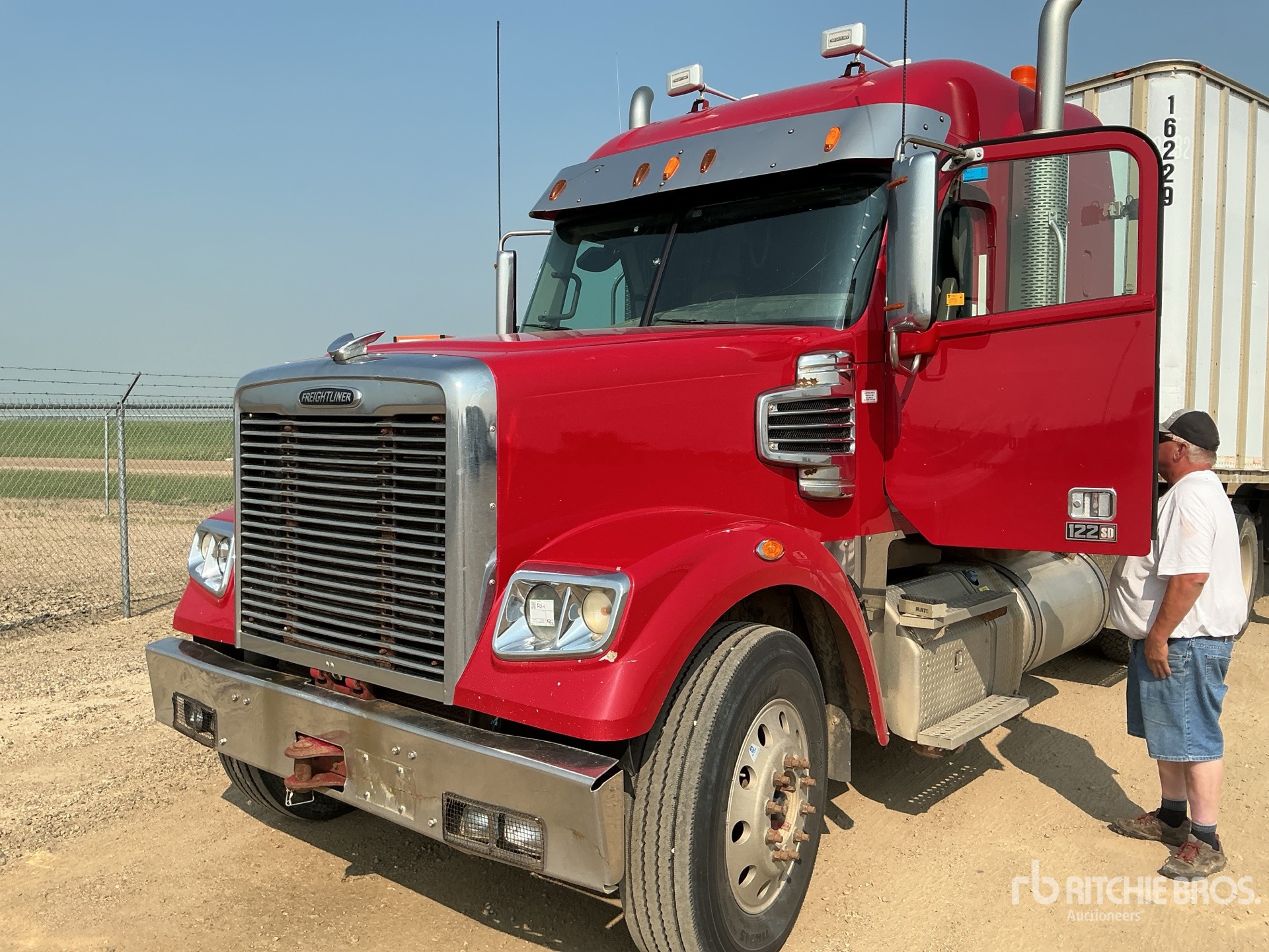2015 Freightliner SD122