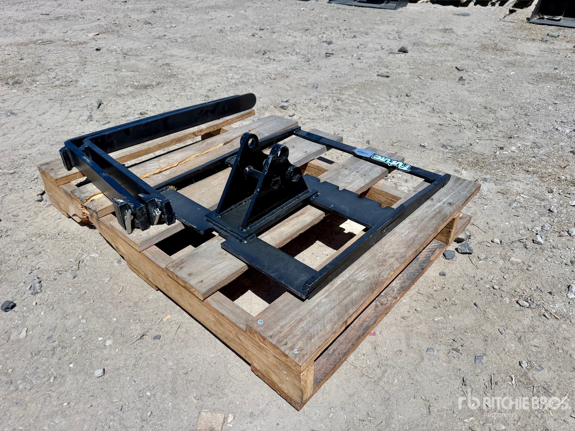 2026 GIYI CRAWLER EXCAVATOR Forks (Unused)