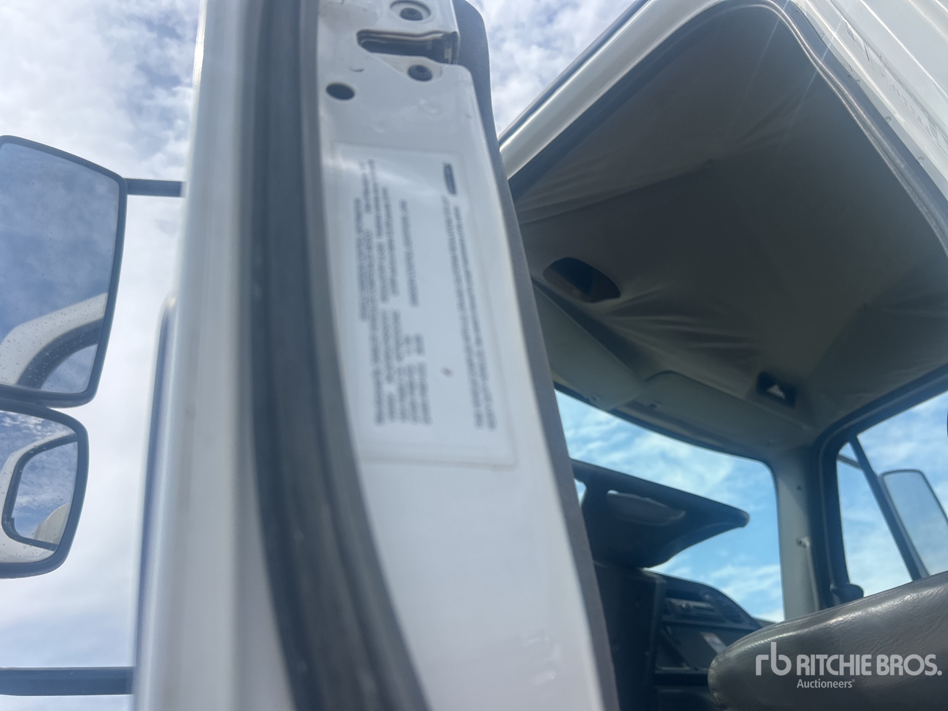 2017 Freightliner M2 106